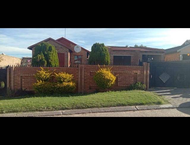3 BEDROOM HOUSE FOR SALE IN RABIE RIDGE